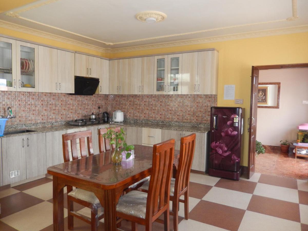 Shine Homestay Famille Francophone - Shine Home And Apartment Kathmandu Luaran gambar