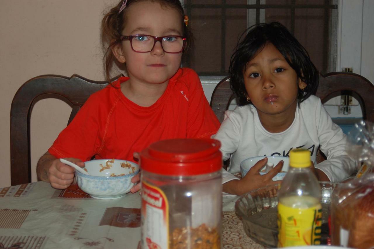 Shine Homestay Famille Francophone - Shine Home And Apartment Kathmandu Luaran gambar